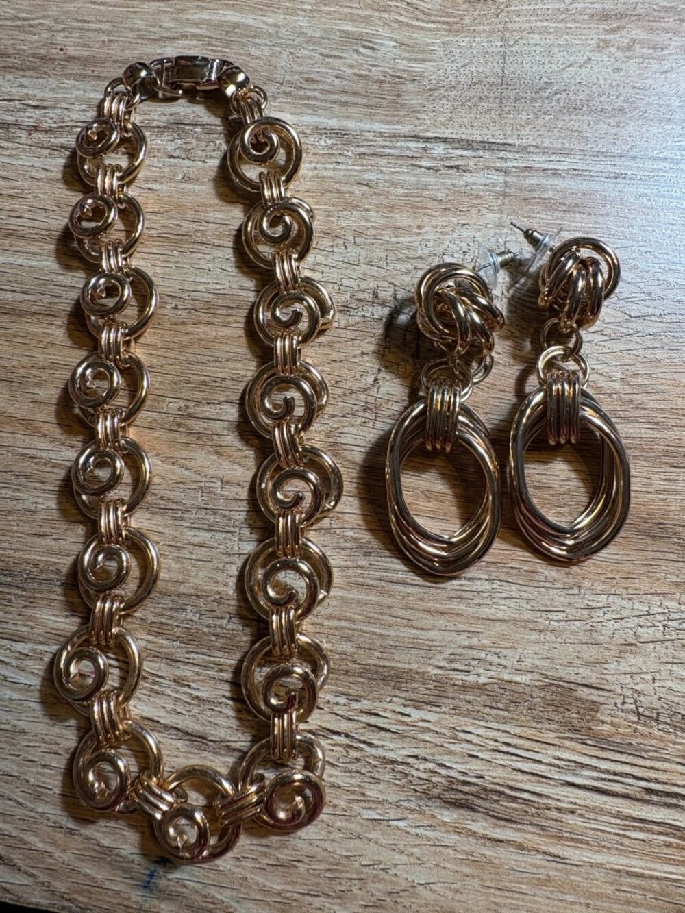 Gold Tone Necklace & Statement Drop Earrings Set Lightweight Vintage-Inspired